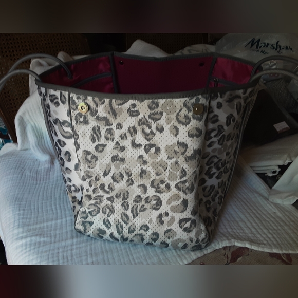 EUC Prenelove Extra Large Tote - Picture 3 of 13